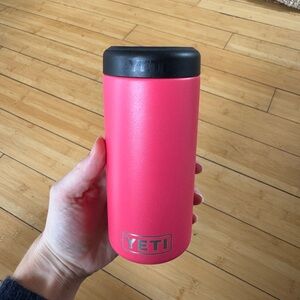 YETI Slim Can Hot Pink Coolie
